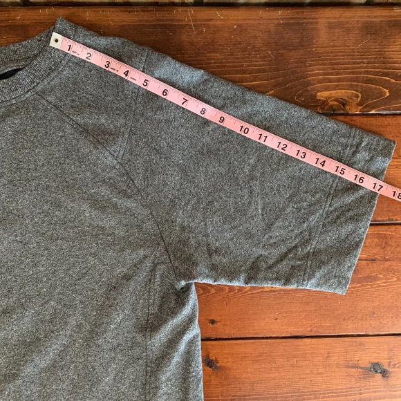 Lululemon Split Short Sleeve Heathered Speckled Black Women's Oversized Top EUC - Picture 12 of 13